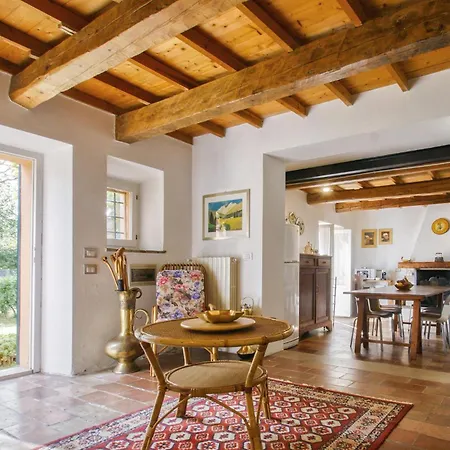 Сasa de vacaciones 2 Bedroom In Di Pesaro *
